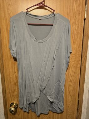 Women’s Relaxed Scoop Neck Top in Light Blue